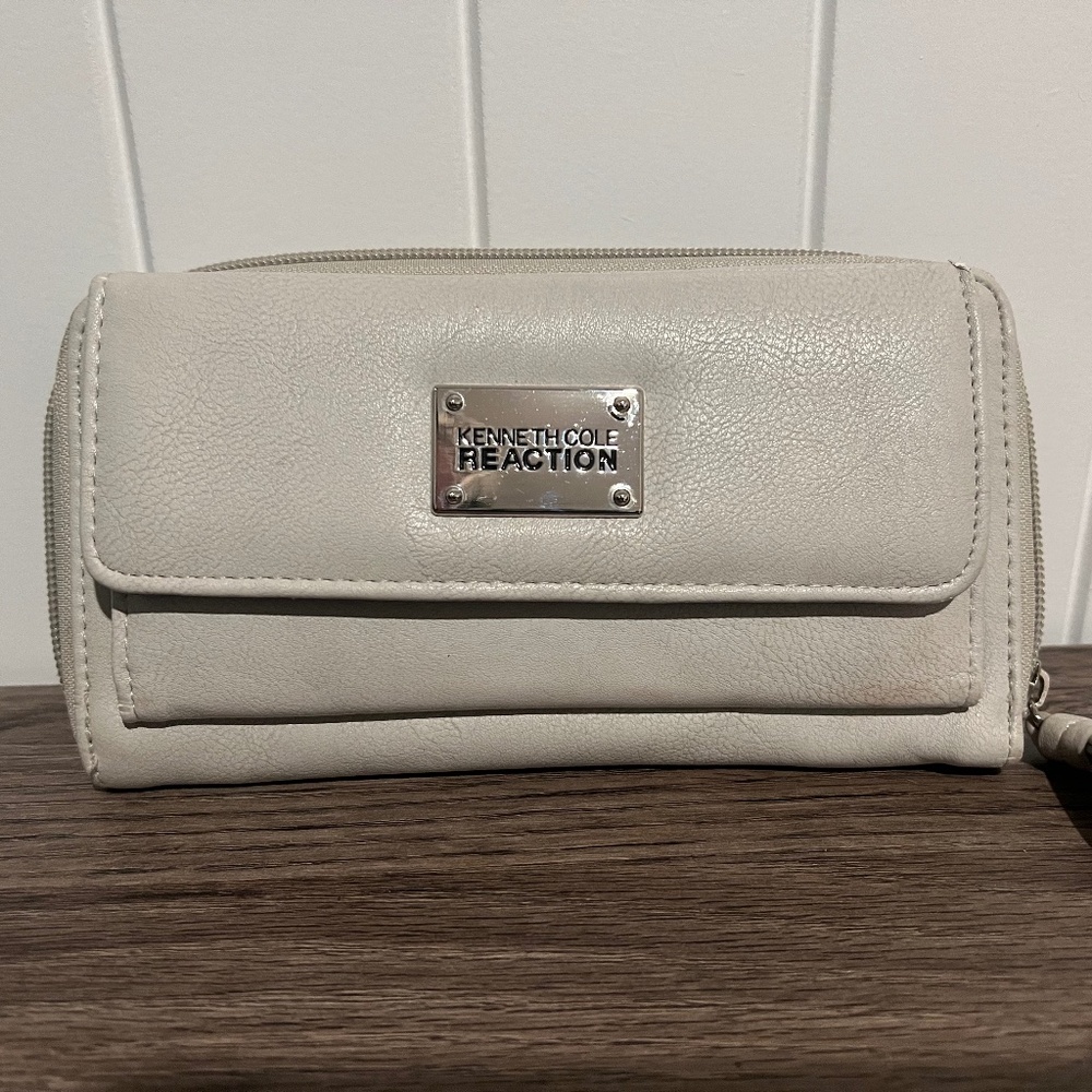 Kenneth Cole Reaction White Wallet